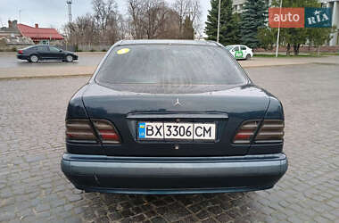 Седан Mercedes-Benz E-Class 2000 в 