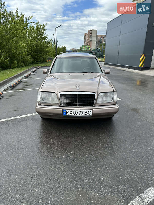 Седан Mercedes-Benz E-Class 1994 в Харькове