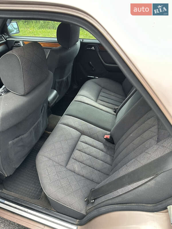 Седан Mercedes-Benz E-Class 1994 в Харькове