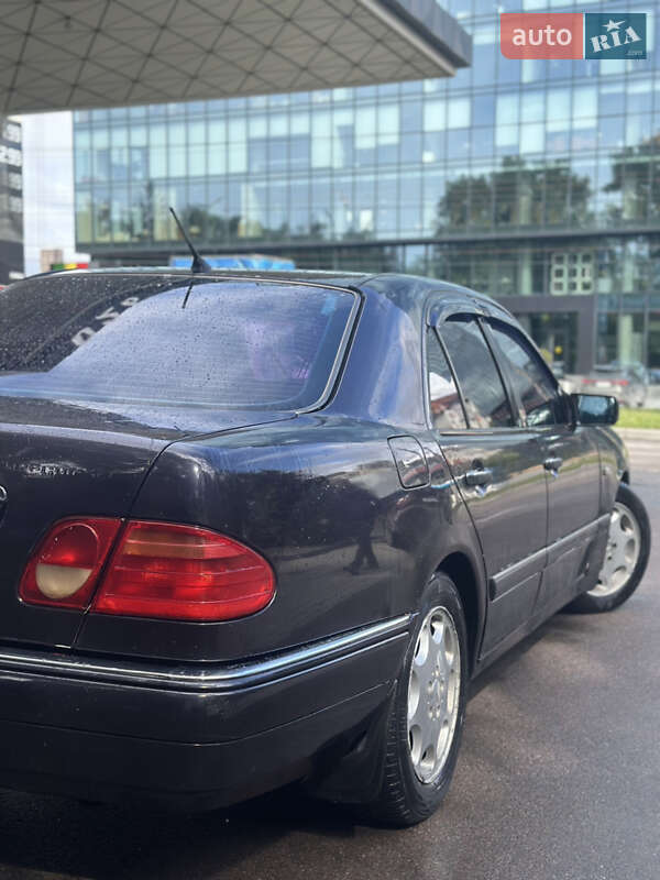Седан Mercedes-Benz E-Class 1996 в Тернополі