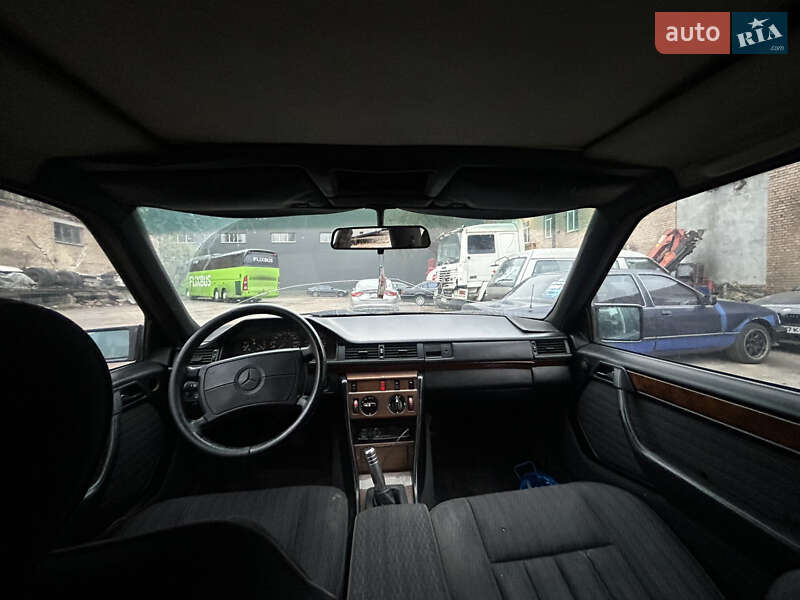 Седан Mercedes-Benz E-Class 1987 в Києві