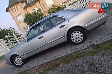 Седан Mercedes-Benz E-Class 2000 в Черновцах