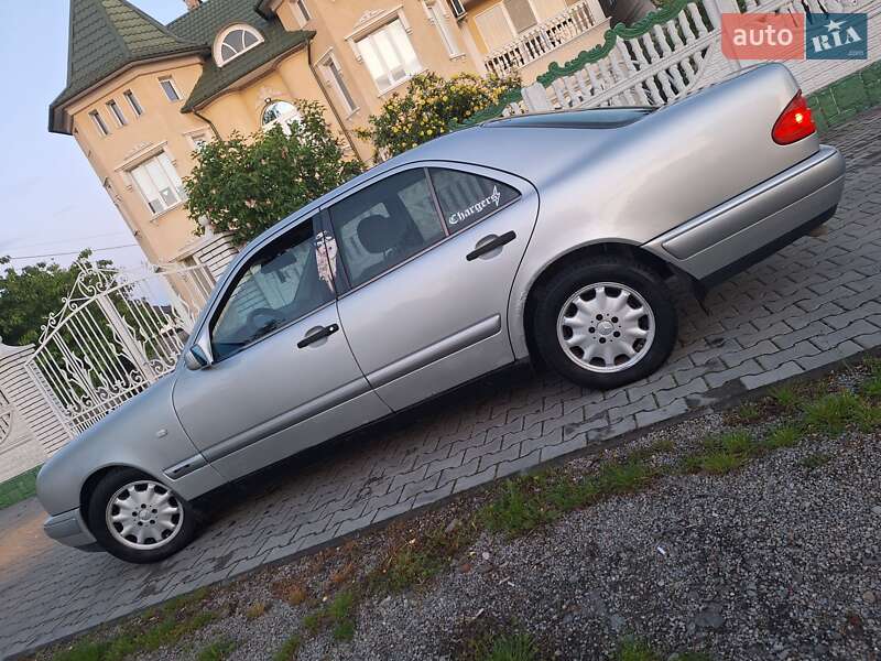 Седан Mercedes-Benz E-Class 2000 в 