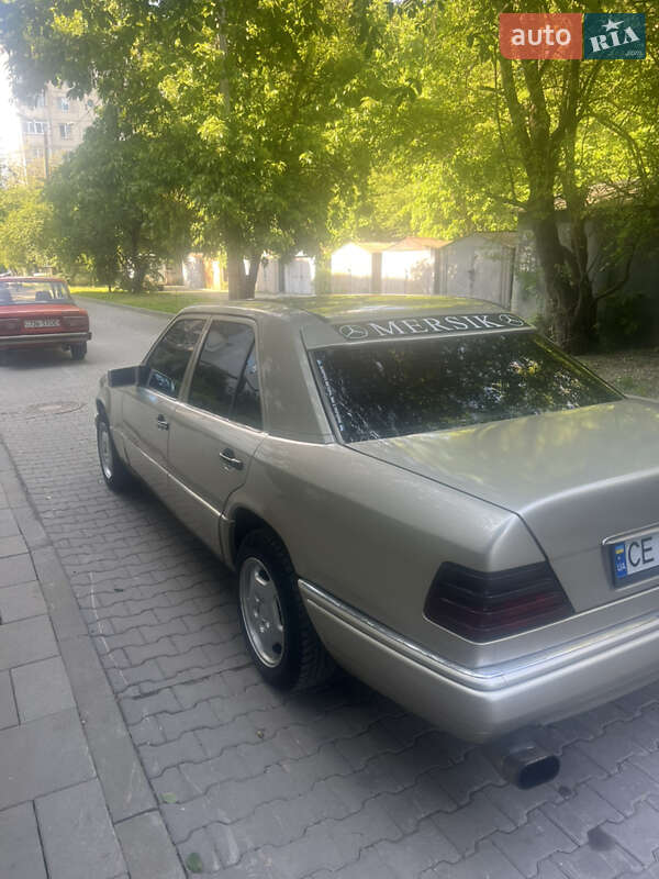 Седан Mercedes-Benz E-Class 1993 в Чернівцях