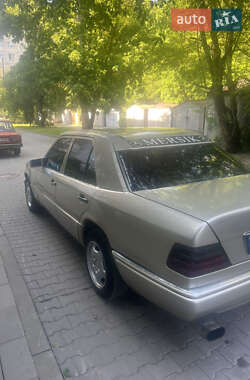 Седан Mercedes-Benz E-Class 1993 в 