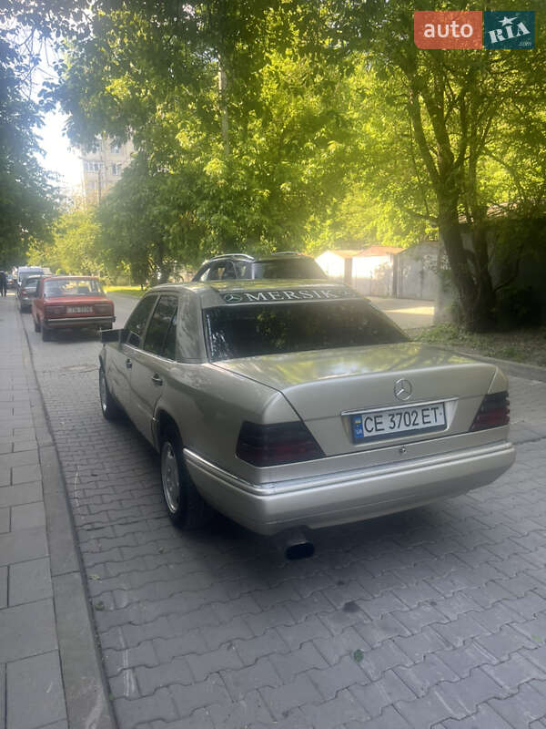 Седан Mercedes-Benz E-Class 1993 в Чернівцях