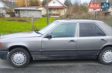 Седан Mercedes-Benz E-Class 1989 в Понинке