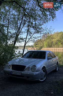 Седан Mercedes-Benz E-Class 2000 в 