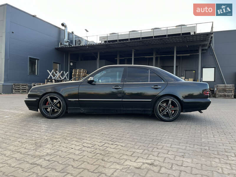 Седан Mercedes-Benz E-Class 2001 в Киеве