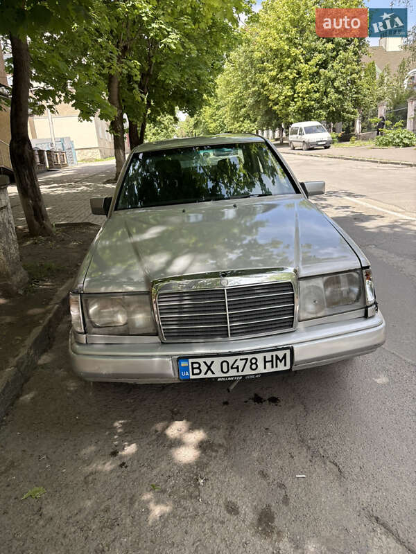 Седан Mercedes-Benz E-Class 1986 в 