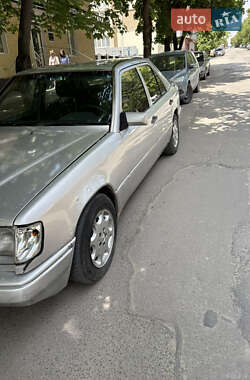 Седан Mercedes-Benz E-Class 1986 в 
