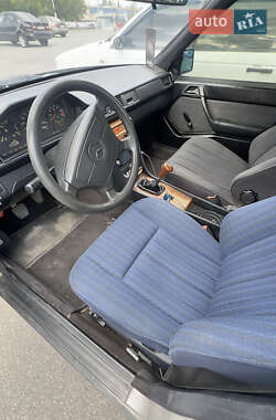 Седан Mercedes-Benz E-Class 1985 в 