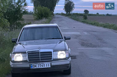 Седан Mercedes-Benz E-Class 1993 в Дубно