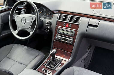 Седан Mercedes-Benz E-Class 1999 в 