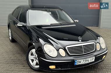 Седан Mercedes-Benz E-Class 2005 в Сарнах