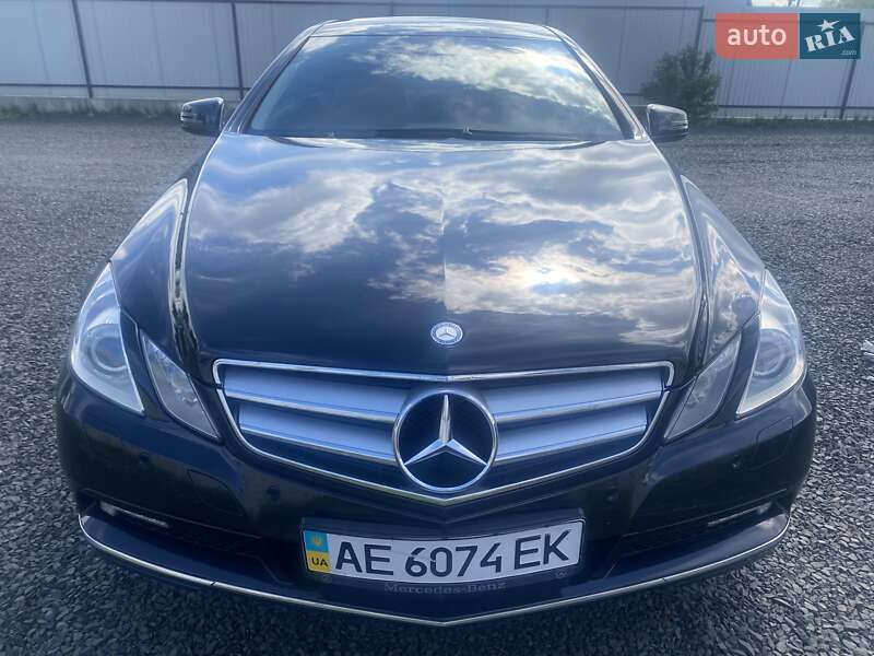 Купе Mercedes-Benz E-Class 2012 в 