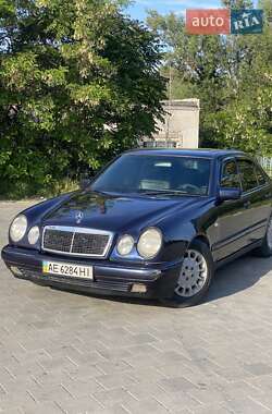 Седан Mercedes-Benz E-Class 1997 в Кременчуге