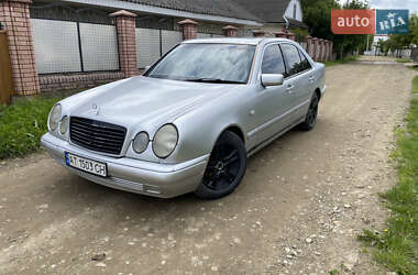 Седан Mercedes-Benz E-Class 1998 в Снятине