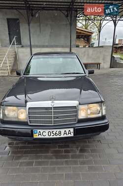 Седан Mercedes-Benz E-Class 1989 в Киверцах