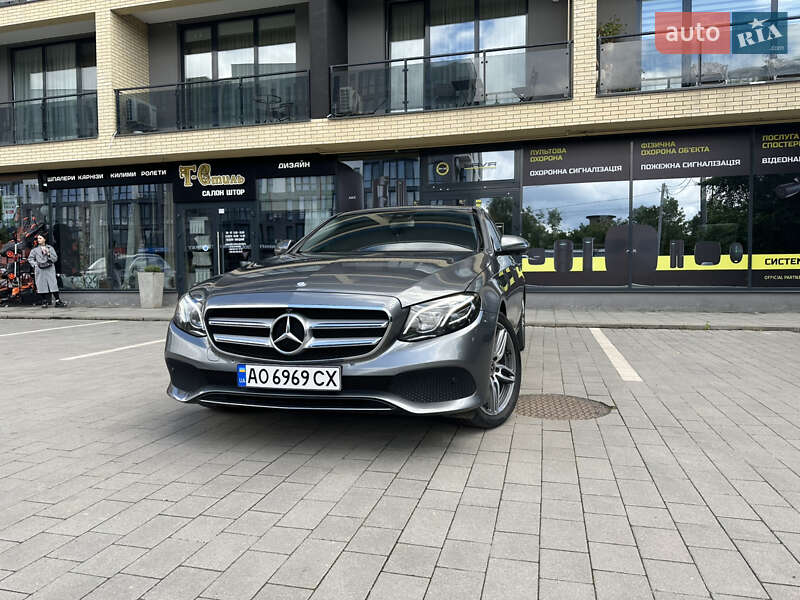 Седан Mercedes-Benz E-Class 2016 в 