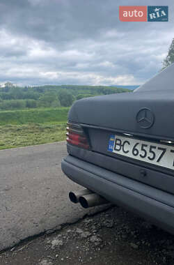 Седан Mercedes-Benz E-Class 1986 в Дрогобыче