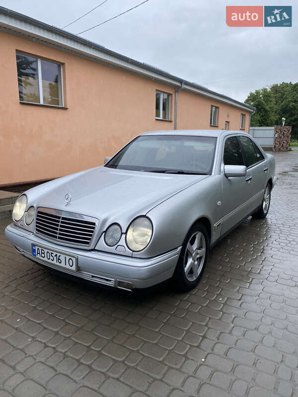 Седан Mercedes-Benz E-Class 1997 в 