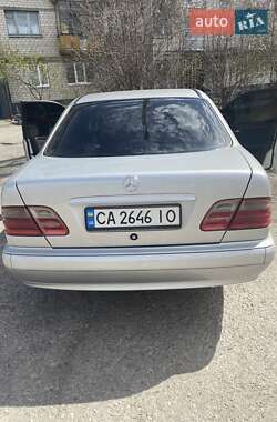 Седан Mercedes-Benz E-Class 2001 в 