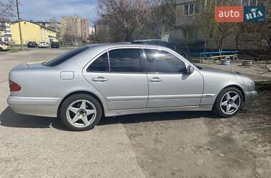 Седан Mercedes-Benz E-Class 2001 в 