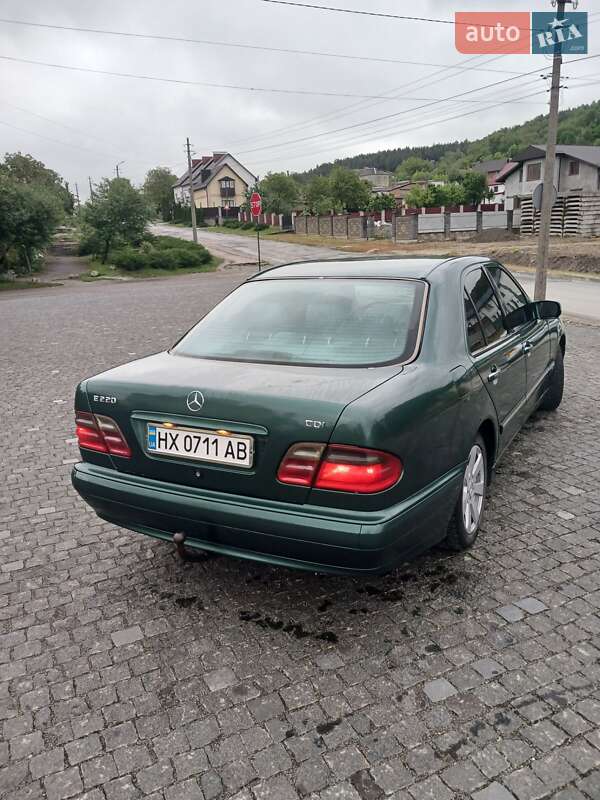 Седан Mercedes-Benz E-Class 2000 в Кременце