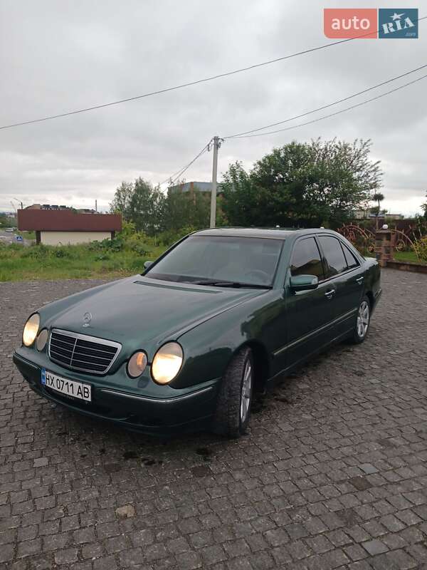Седан Mercedes-Benz E-Class 2000 в Кременце