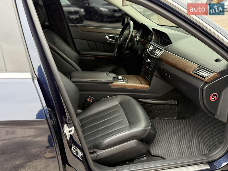 Седан Mercedes-Benz E-Class 2012 в Ровно