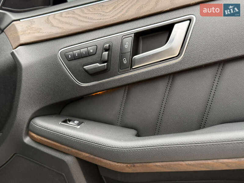 Седан Mercedes-Benz E-Class 2012 в Ровно