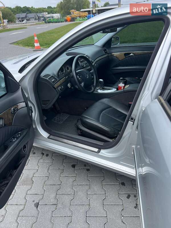 Седан Mercedes-Benz E-Class 2002 в Черновцах