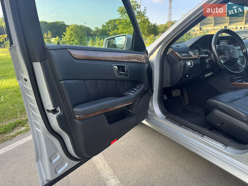 Седан Mercedes-Benz E-Class 2012 в Ивано-Франковске