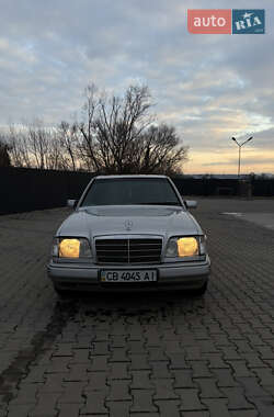 Седан Mercedes-Benz E-Class 1994 в Иршаве