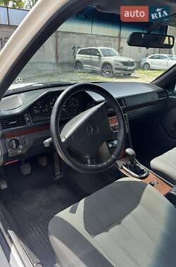 Седан Mercedes-Benz E-Class 1995 в 