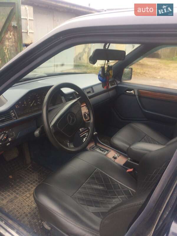 Седан Mercedes-Benz E-Class 1995 в Бориславі