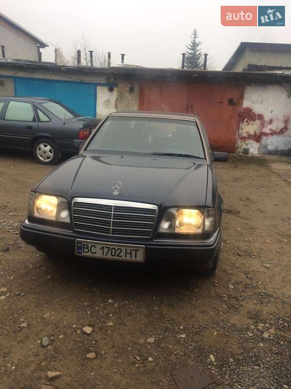 Седан Mercedes-Benz E-Class 1995 в Бориславі
