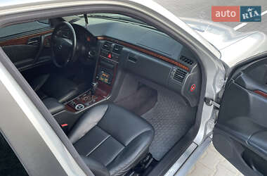 Седан Mercedes-Benz E-Class 2001 в 
