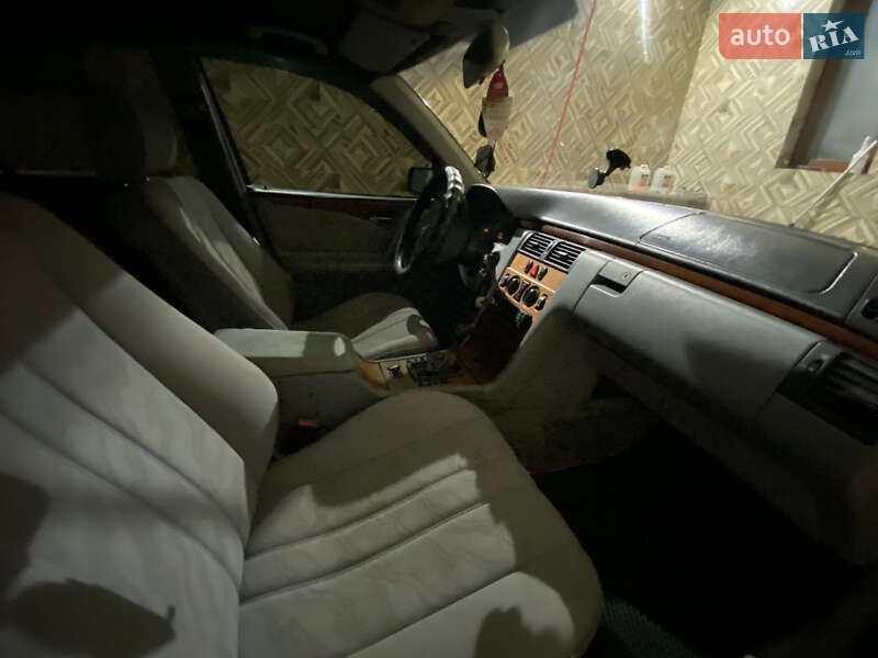 Седан Mercedes-Benz E-Class 1999 в Хусті
