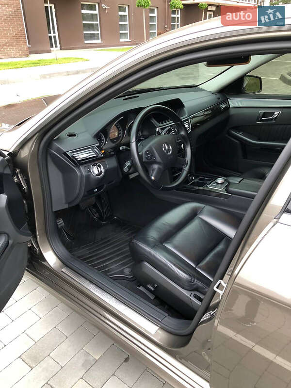 Седан Mercedes-Benz E-Class 2011 в Кременчуці