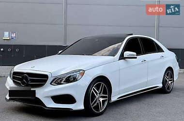 Седан Mercedes-Benz E-Class 2015 в 