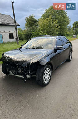 Седан Mercedes-Benz E-Class 2011 в Острозі