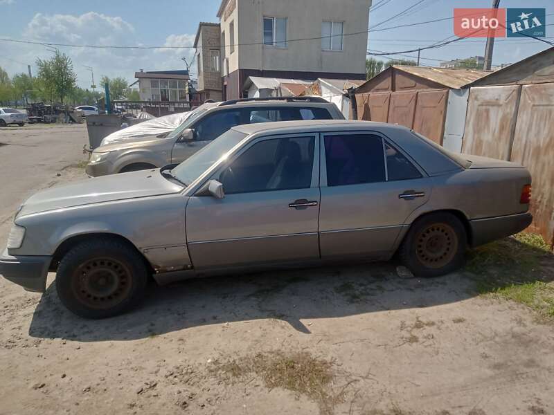 Седан Mercedes-Benz E-Class 1991 в Києві
