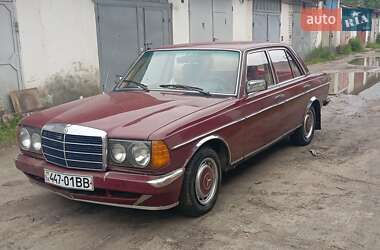 Седан Mercedes-Benz E-Class 1982 в Житомире