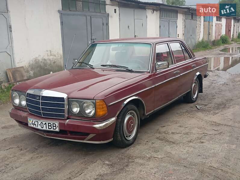 Седан Mercedes-Benz E-Class 1982 в 