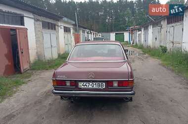 Седан Mercedes-Benz E-Class 1982 в 