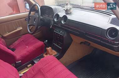 Седан Mercedes-Benz E-Class 1982 в 