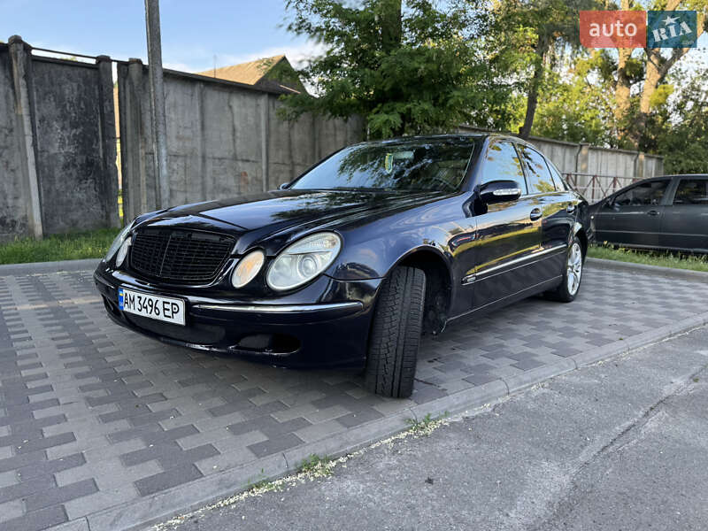 Седан Mercedes-Benz E-Class 2002 в Лубнах