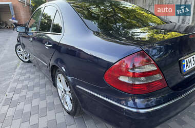 Седан Mercedes-Benz E-Class 2002 в 